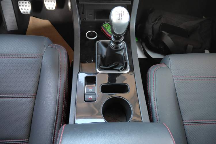 Used Yema T70 2016 Upgraded Model 1.5T Manual Luxury Version Gear Lever