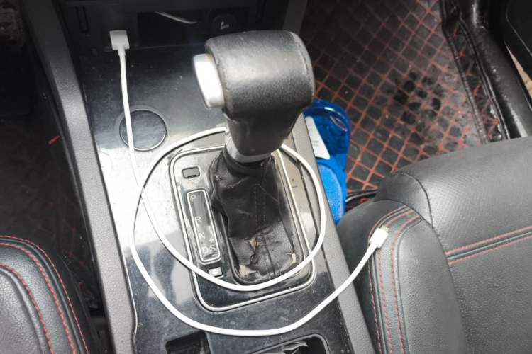 Used Yema T70 2016 1.8T CVT Elegant Model Gear Lever