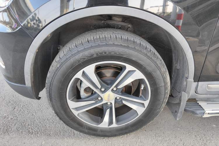 Used Yema T70 2016 Upgraded Model 1.5T Manual Luxury Version Left Front Wheel Hub