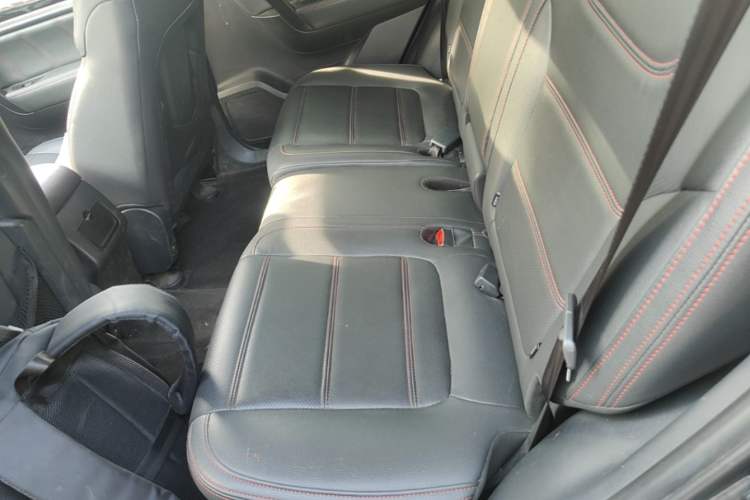 Used Yema T70 2016 Upgraded Model 1.5T Manual Luxury Version Left Rear Seat