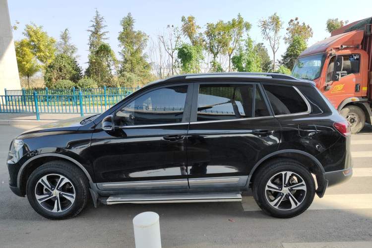 Used Yema T70 2016 Upgraded Model 1.5T Manual Luxury Version Left Side