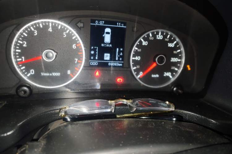 Used Yema T70 2016 1.8T CVT Elegant Model Odometer Close Up