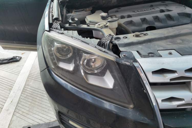 Used Yema T70 2016 Upgraded Model 1.8L Manual Elite Version Right Front Headlight