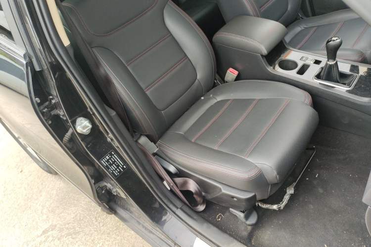 Used Yema T70 2016 1.8L Manual Elite Version Right Front Seat