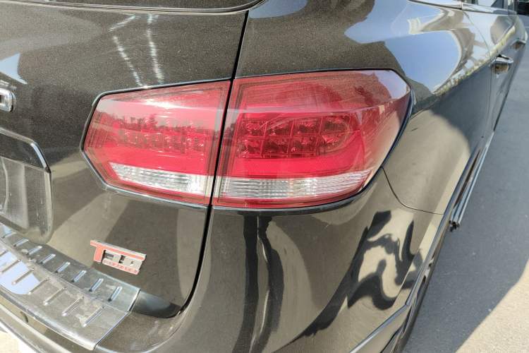 Used Yema T70 2016 Upgraded Model 1.5T Manual Luxury Version Right Rear Taillight