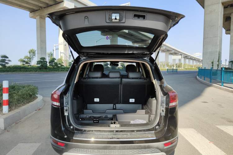 Used Yema T70 2016 Upgraded Model 1.5T Manual Luxury Version Trunk