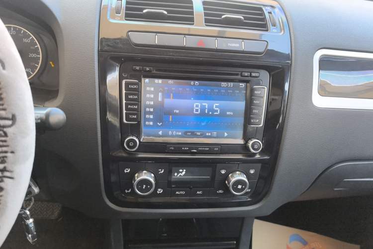 Used Yema T70 2016 1.8T CVT Elegant Model Audio And AC Panel
