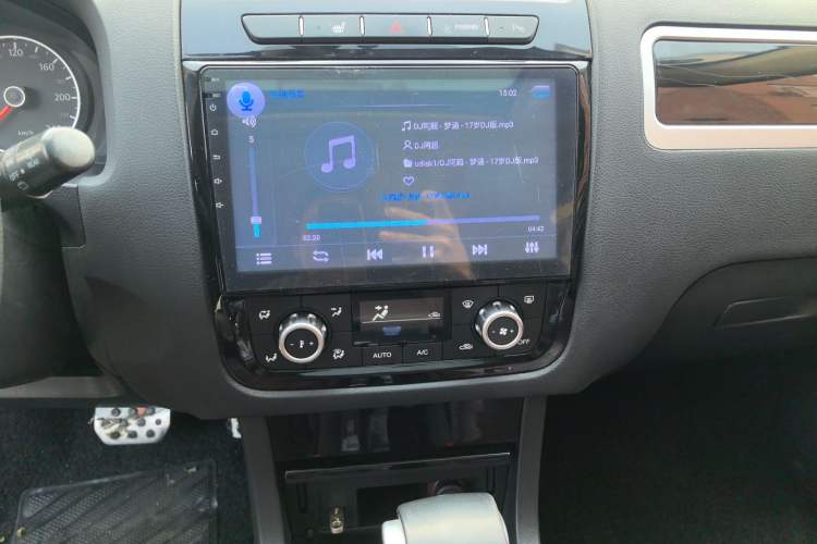Used Yema T70 2016 Upgraded Model 1.8T CVT Flagship Edition Audio And AC Panel