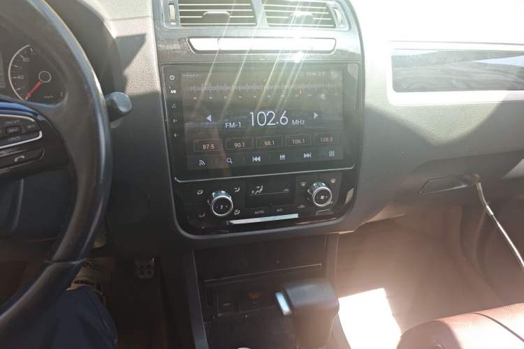 Used Yema T70 2016 Upgraded Model 1.8T CVT Flagship Edition Audio And AC Panel