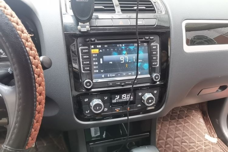 Used Yema T70 2016 1.8T CVT Elegant Model Audio And AC Panel