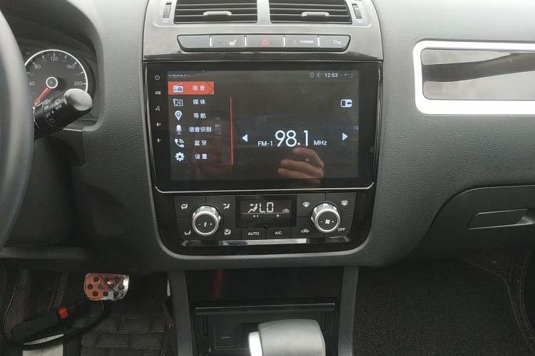 Used Yema T70 2016 Upgraded Model 1.8T CVT Flagship Edition Audio And AC Panel