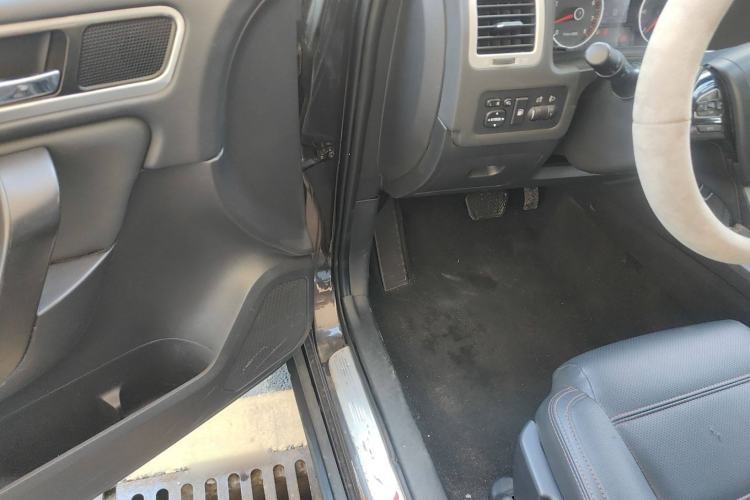 Used Yema T70 2016 1.8T CVT Elegant Model Driver Seat