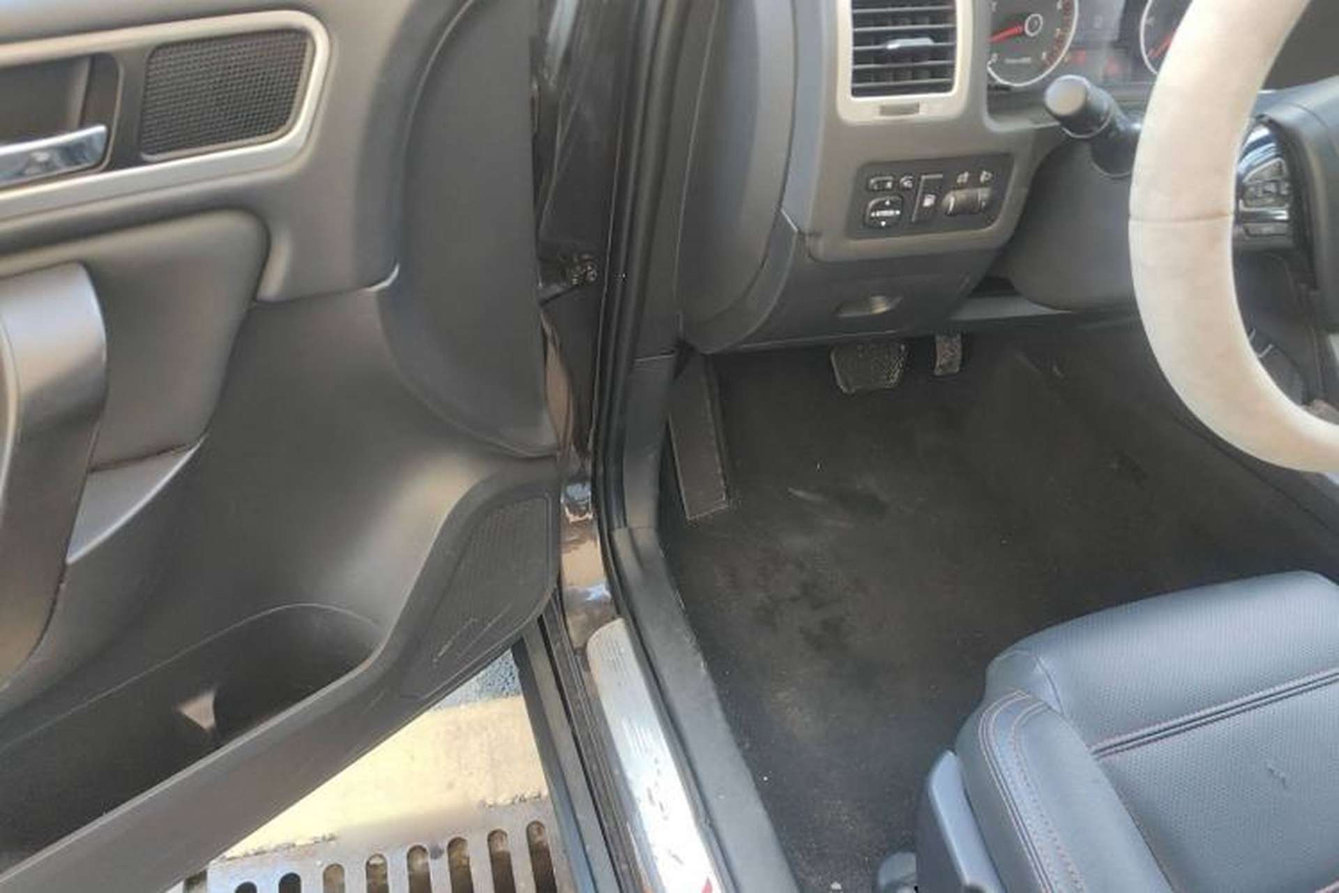 Used Yema T70 2016 1.8T CVT Elegant Model Driver Seat