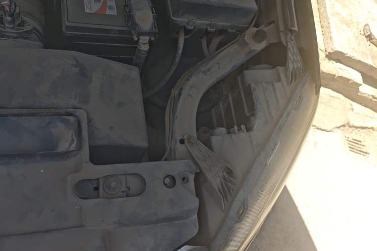Used Yema T70 2016 Upgraded Model 1.8T CVT Flagship Edition Engine Bay Left