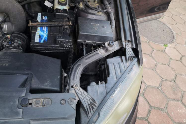 Used Yema T70 2016 1.8T CVT Elegant Model Engine Bay Left