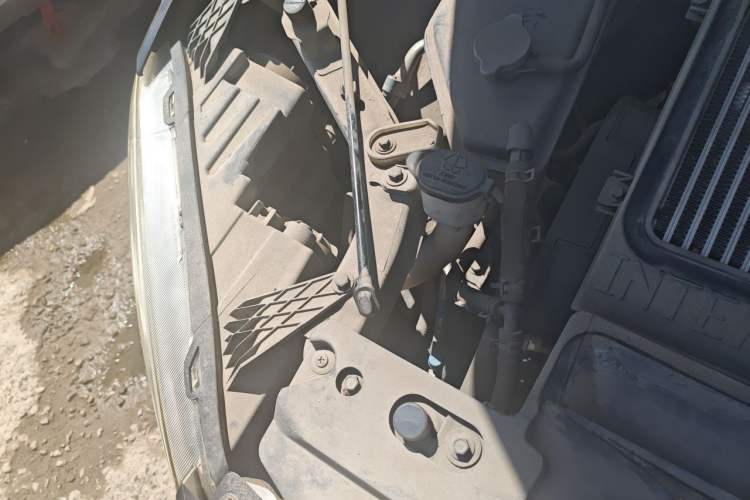 Used Yema T70 2016 Upgraded Model 1.8T CVT Flagship Edition Engine Bay Right
