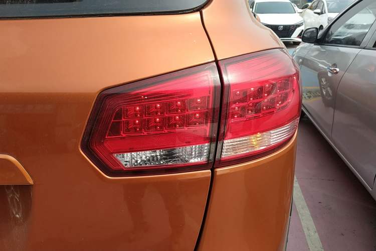 Used Yema T70 2016 Upgraded Model 1.8L Manual Elite Version Exterior 3