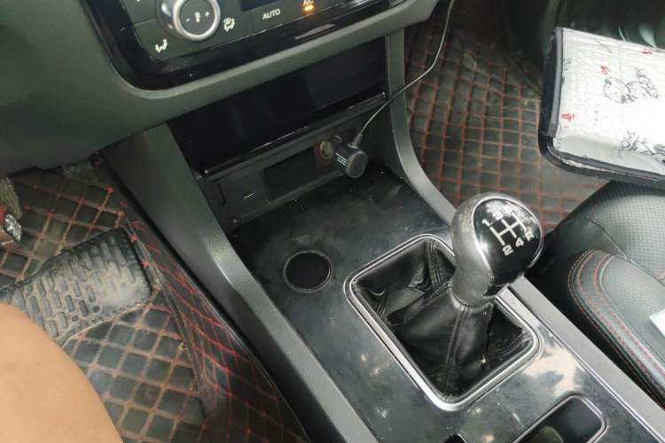 Used Yema T70 2016 1.8L Manual Value Edition Gear Lever