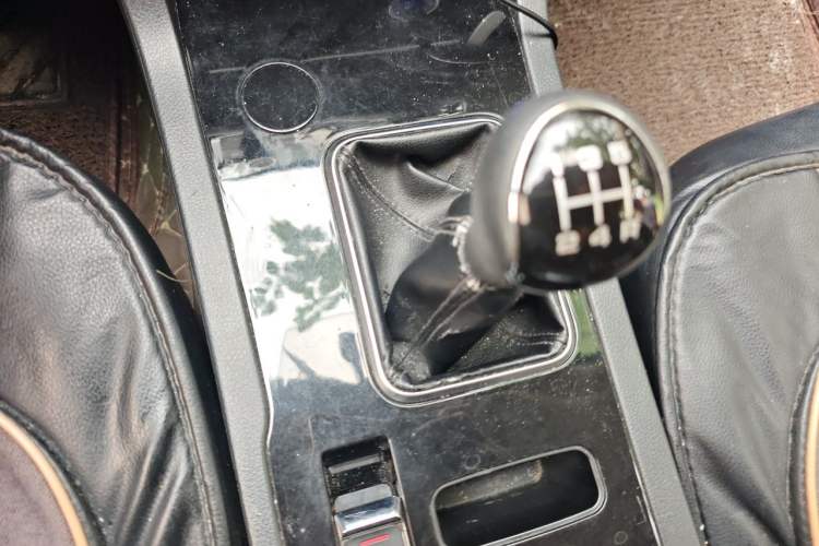 Used Yema T70 2016 Upgraded Model 1.8L Manual Comfort Version Gear Lever