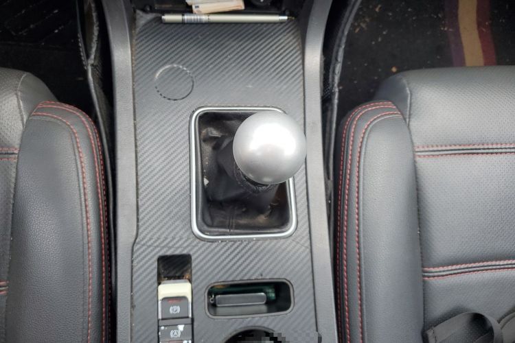 Used Yema T70 2016 Upgraded Model 1.5T Manual Leading Version Gear Lever
