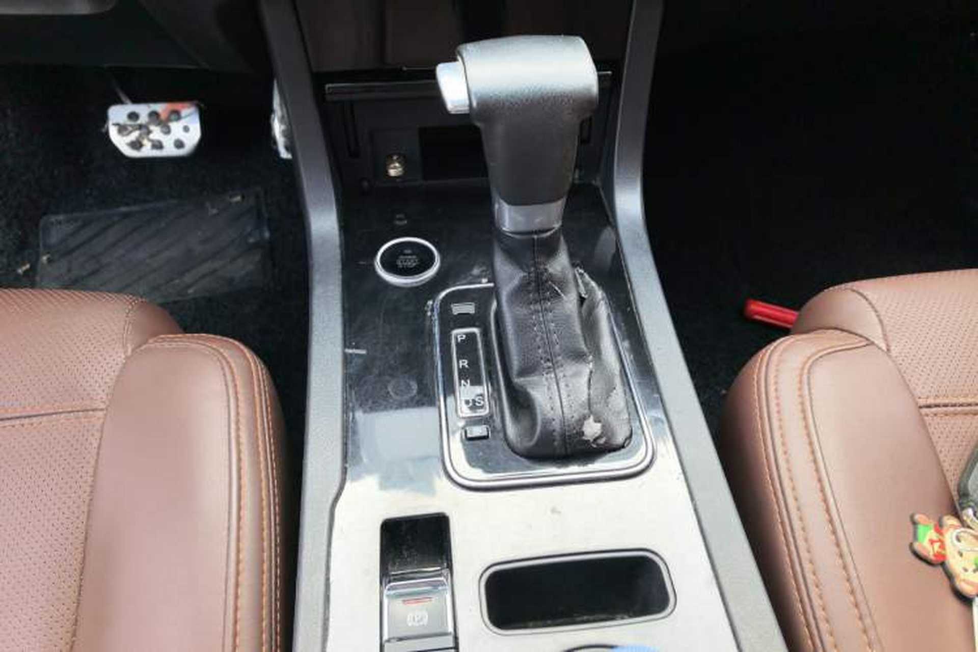 Used Yema T70 2016 Upgraded Model 1.8T CVT Flagship Edition Gear Lever