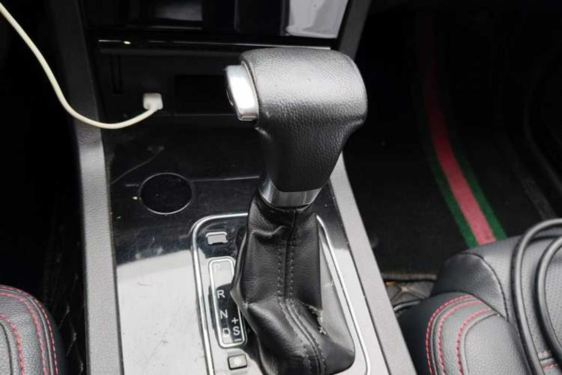 Used Yema T70 2016 1.8T CVT Elegant 7-Seater Gear Lever