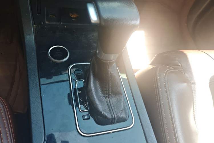 Used Yema T70 2016 Upgraded Model 1.8T CVT Flagship Edition Gear Lever