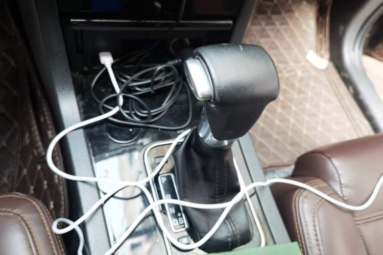 Used Yema T70 2016 1.8T CVT Elegant Model Gear Lever