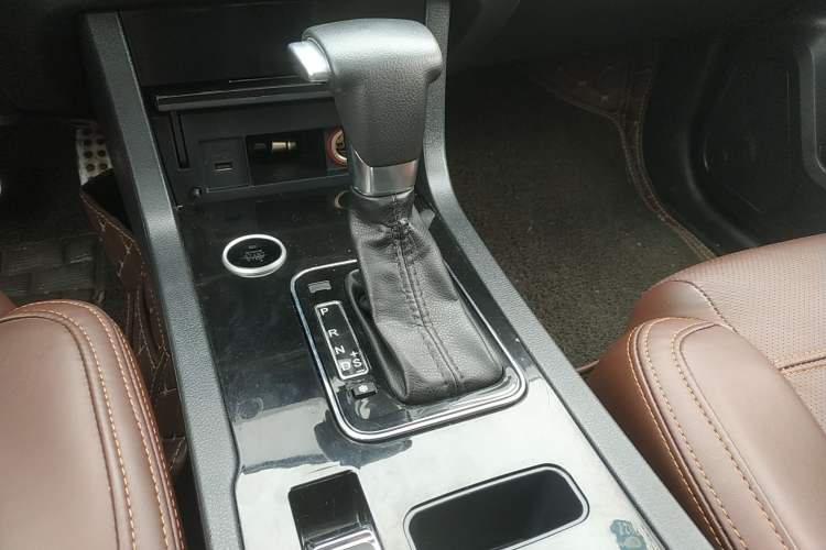 Used Yema T70 2016 Upgraded Model 1.8T CVT Flagship Edition Gear Lever