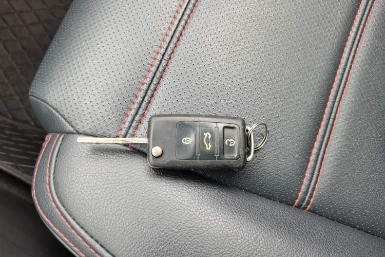 Used Yema T70 2016 1.8T CVT Elegant Model Interior 1