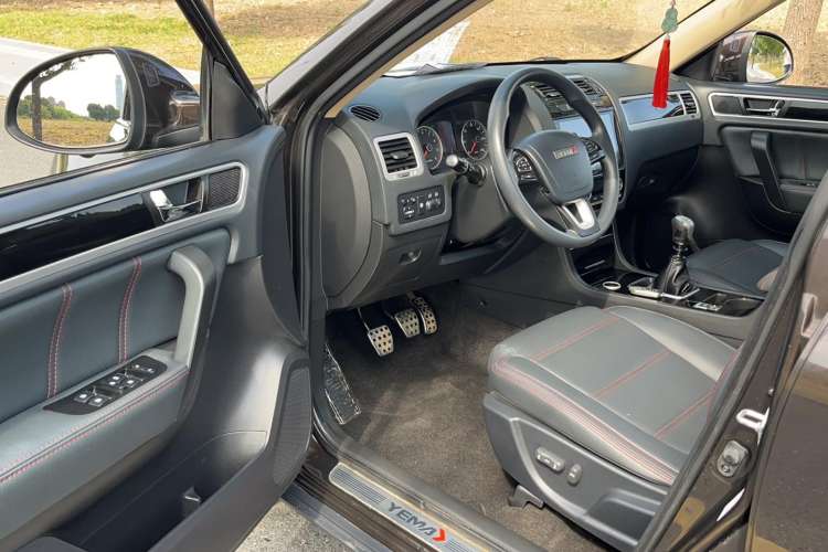 Used Yema T70 2016 Upgraded Model 1.5T Manual Luxury Version Interior 2