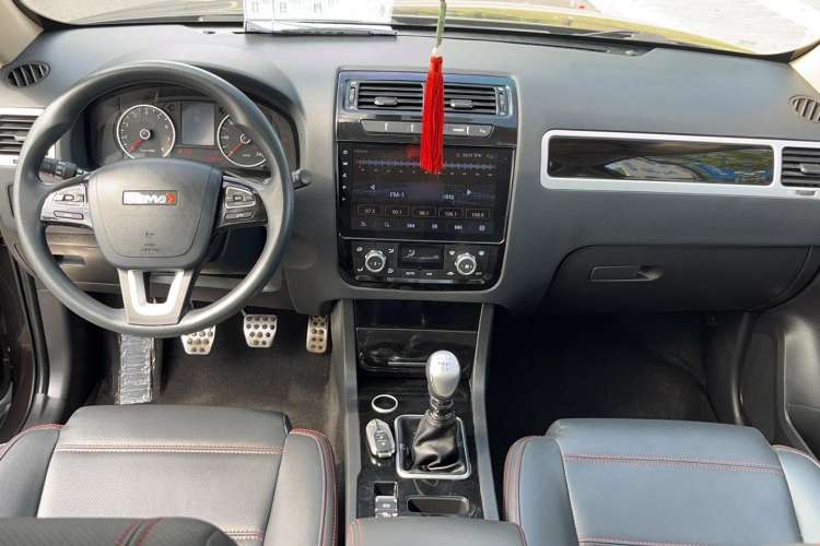 Used Yema T70 2016 Upgraded Model 1.5T Manual Luxury Version Interior 3