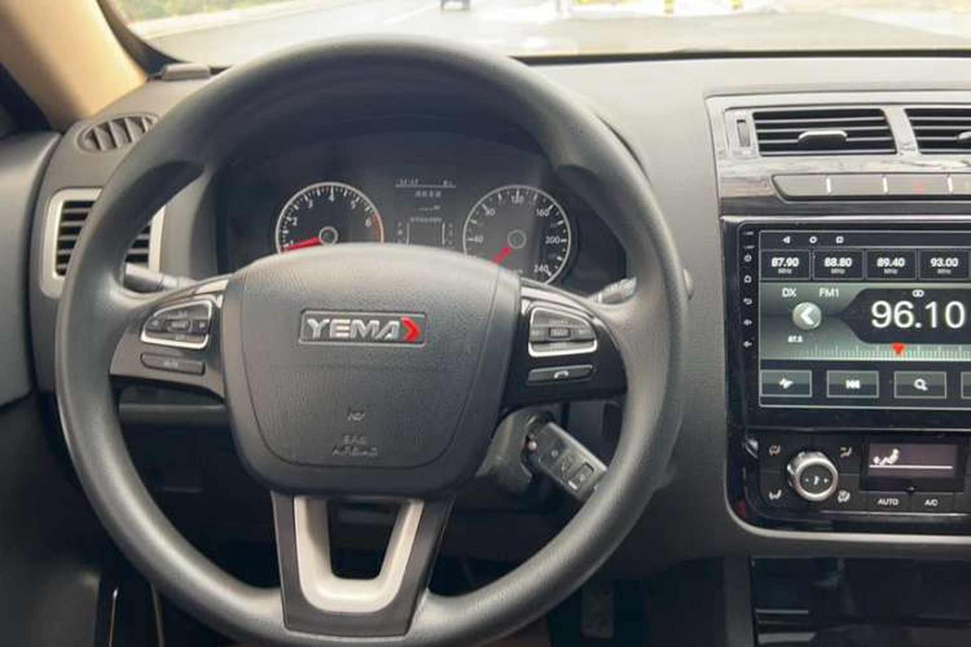 Used Yema T70 2016 Upgraded Model 1.8L Manual Comfort Version Interior 7