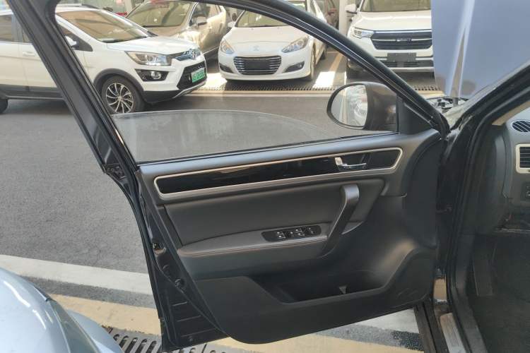 Used Yema T70 2016 1.8T CVT Elegant Model Left Front Door Interior