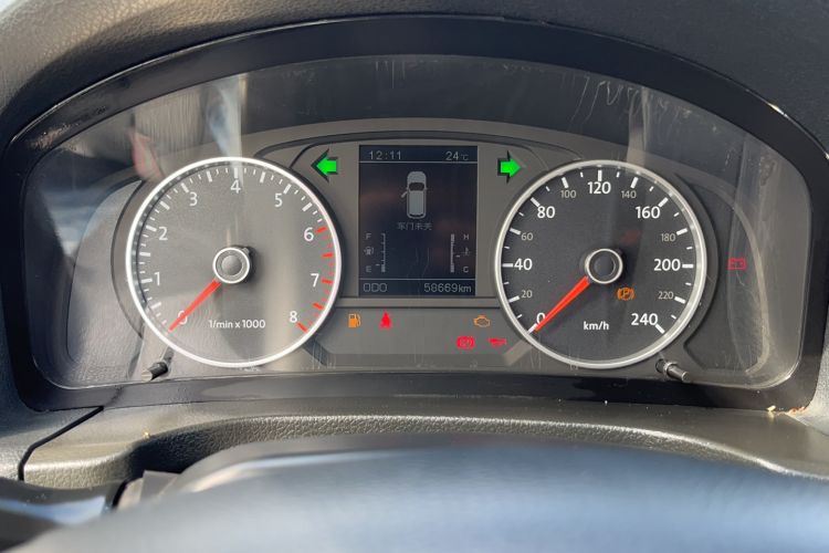 Used Yema T70 2016 Upgraded Model 1.5T Manual Luxury Version Odometer Close Up