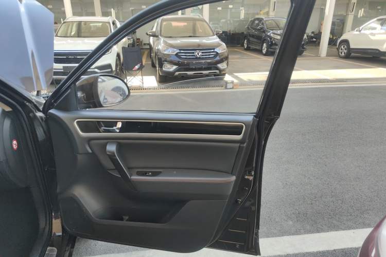 Used Yema T70 2016 1.8T CVT Elegant Model Right Front Door Interior
