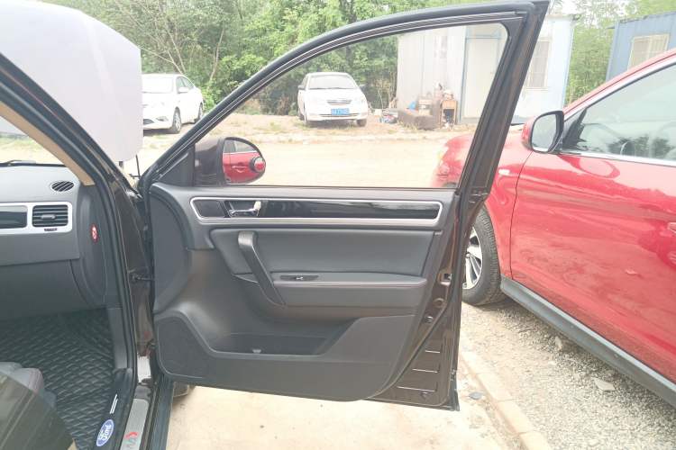 Used Yema T70 2016 Upgraded Model 1.8L Manual Elite Version Right Front Door Interior