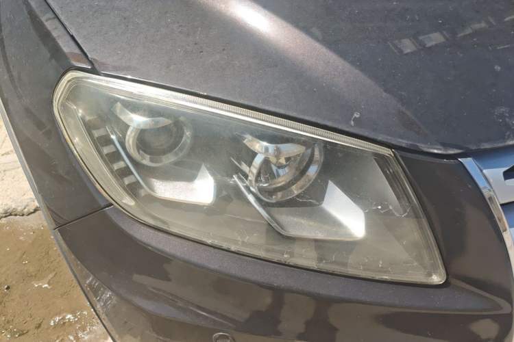 Used Yema T70 2016 Upgraded Model 1.8T CVT Flagship Edition Right Front Headlight