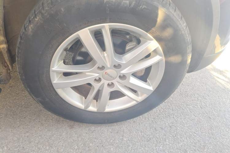 Used Yema T70 2016 Upgraded Model 1.8L Manual Comfort Version Right Front Wheel Hub