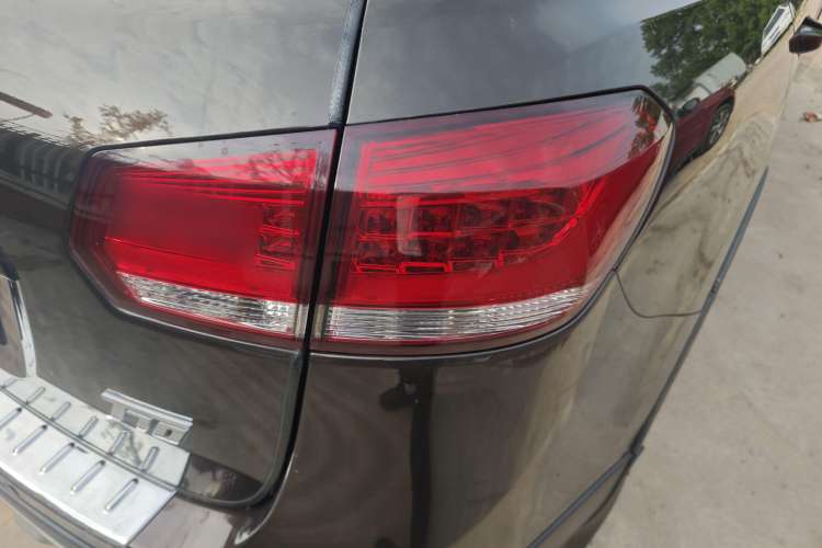 Used Yema T70 2016 Upgraded Model 1.8L Manual Elite Version Right Rear Taillight