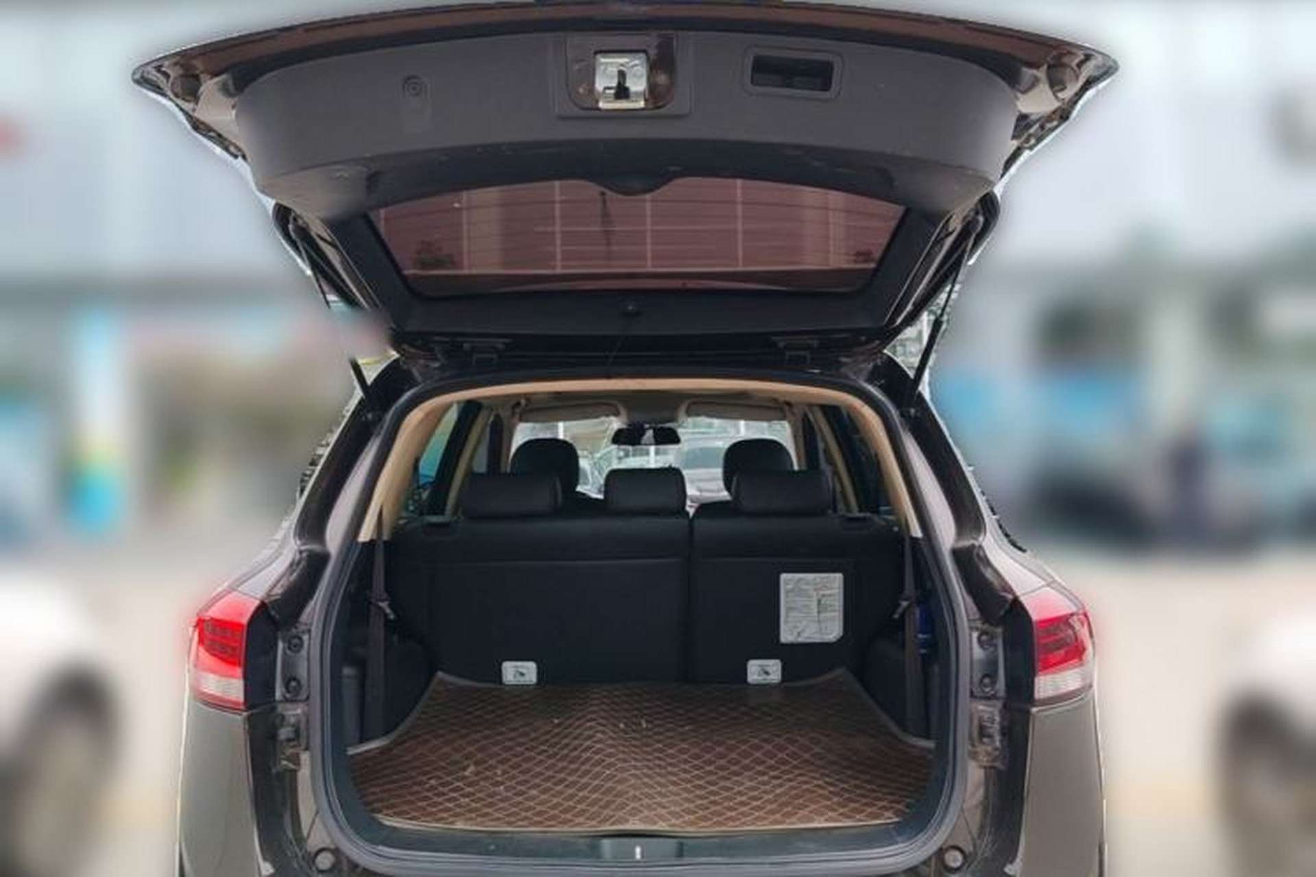 Used Yema T70 2016 1.8T CVT Elegant 7-Seater Trunk