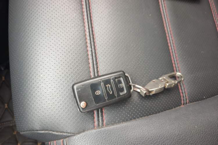 Used Yema T70 2016 1.8T CVT Elegant Model Vehicle Key