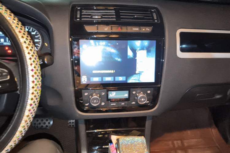 Used Yema T70 2016 Upgraded Model 1.8T CVT Flagship Edition Audio And AC Panel
