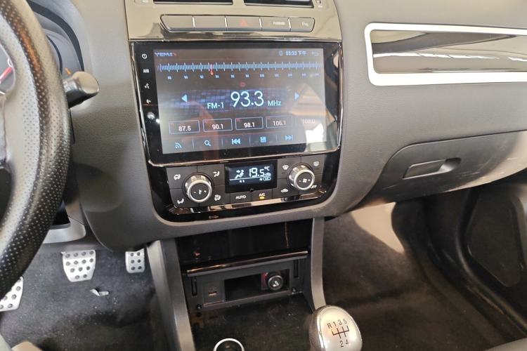 Used Yema T70 2016 Upgraded Model 1.5T Manual Luxury Version Audio And AC Panel