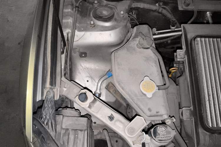 Used Yema T70 2016 Upgraded Model 1.8T CVT Flagship Edition Engine Bay Right