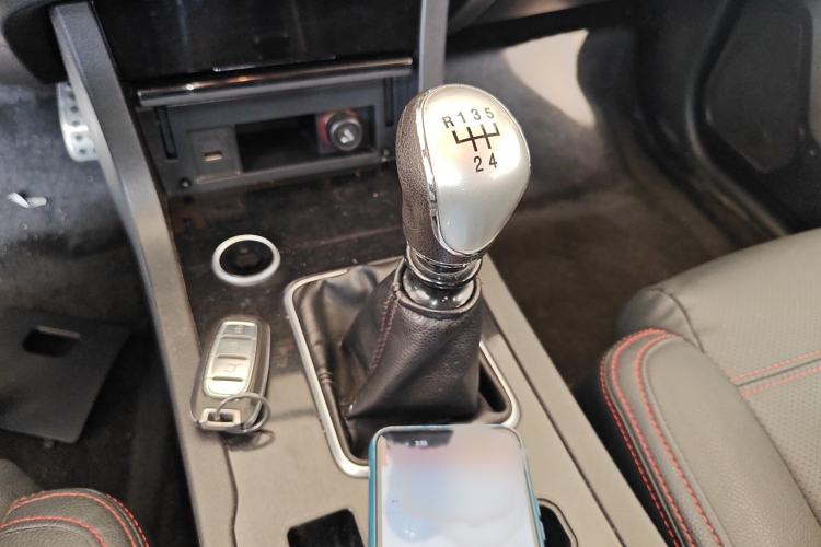 Used Yema T70 2016 Upgraded Model 1.5T Manual Luxury Version Gear Lever