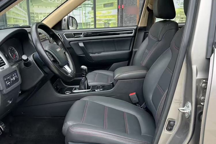 Used Yema T70 2016 Upgraded Model 1.5T Manual Luxury Version Interior 1