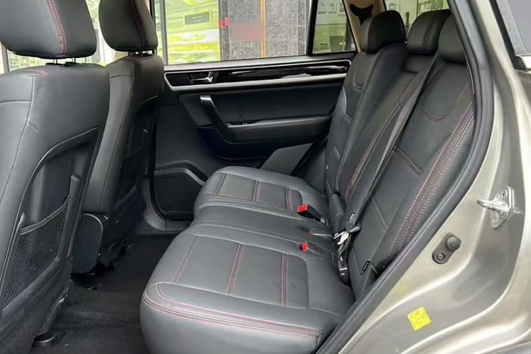 Used Yema T70 2016 Upgraded Model 1.5T Manual Luxury Version Interior 3