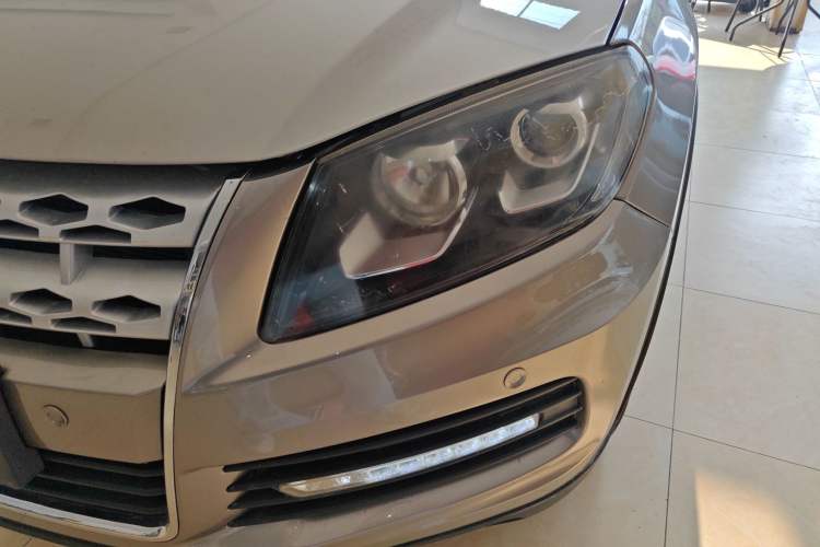 Used Yema T70 2016 Upgraded Model 1.5T Manual Luxury Version Left Front Headlight
