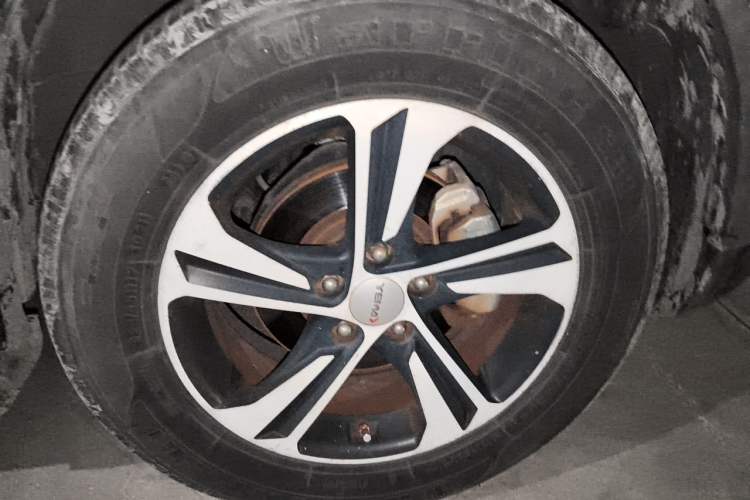 Used Yema T70 2016 Upgraded Model 1.8T CVT Flagship Edition Right Front Wheel Hub